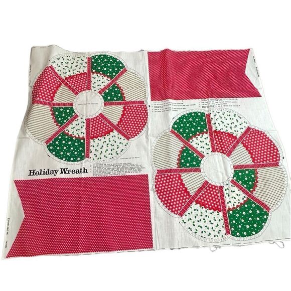 Vintage Lot Cut and Sew Festive Crafts - Wreath, Santa’s Stockings and Apron - Picture 11 of 14